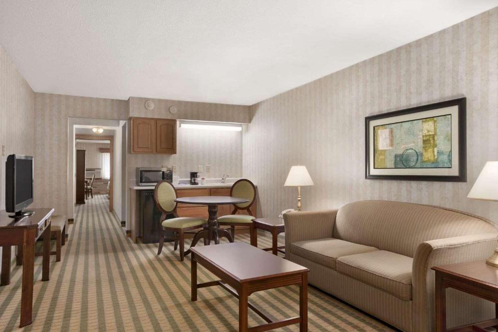 Studio Suite with Two King Beds - Non-Smoking interior